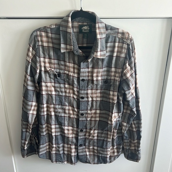 Roots | Button Up - Picture 1 of 4